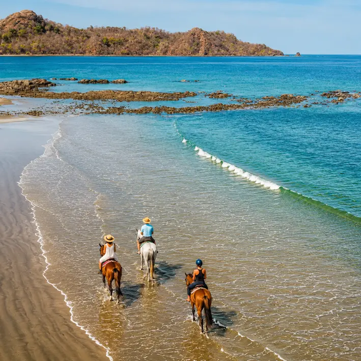 Cabalgata por la orilla cerca de Tamarindo